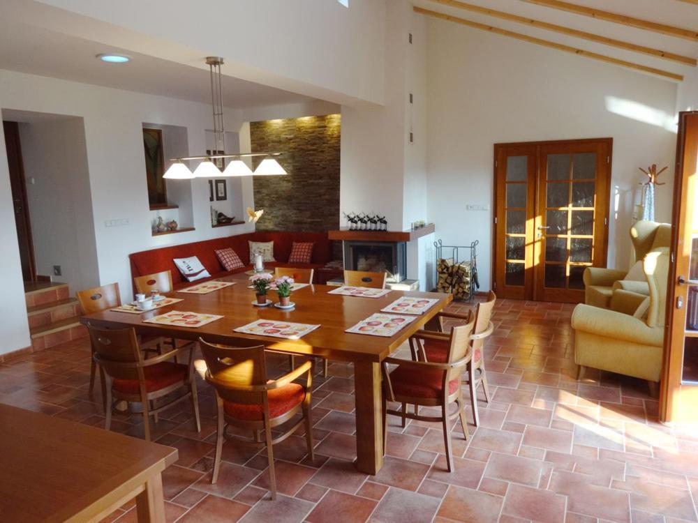 Apartmanovy Dum Bobruvka Exteriör bild